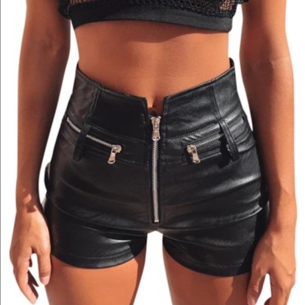 Tiger Mist Black Lennon Shorts